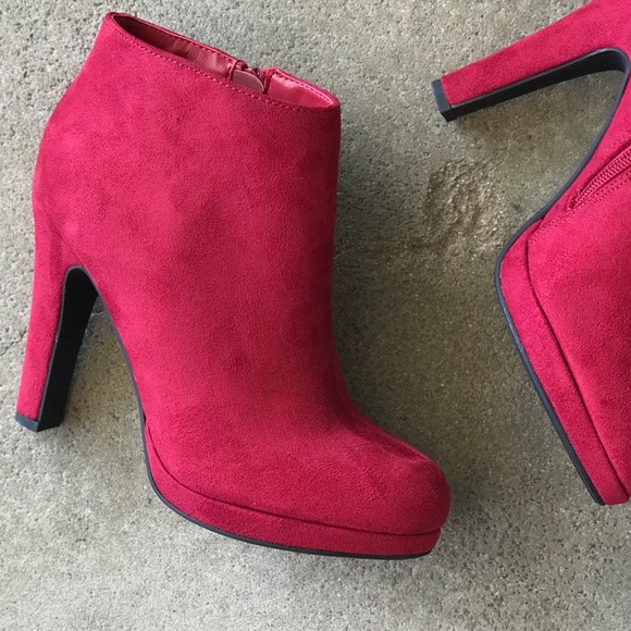 Soda Shoes Violin Red Suede Platform Ankle Bootie - Picture 2 of 8